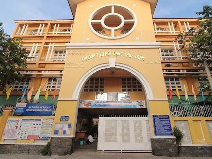 Nghi ngộ độc tại trường Đặng Thùy Trâm ở TP.HCM, 25 người nhập viện cấp cứu